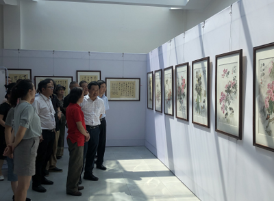 翰墨飘香绘振兴，舞台艺术展新篇——战旗雅韵书画艺术展盛大开幕